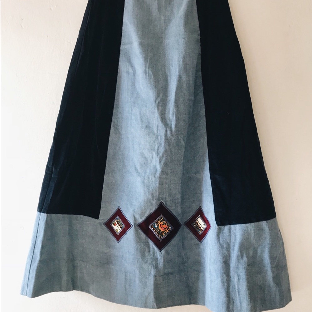 Vintage Black and Gray A-Line Skirt with Embroidered Accents